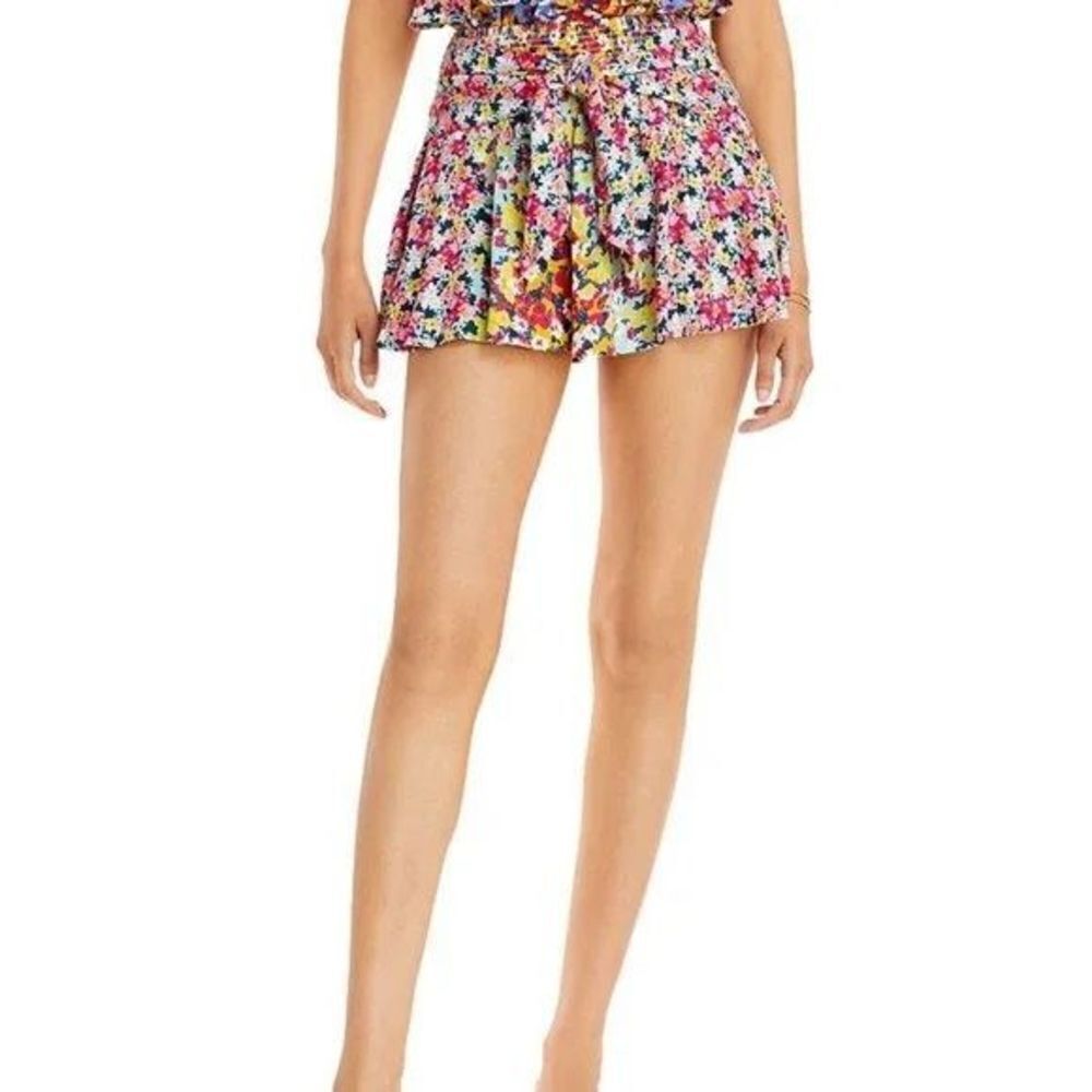 ✨Patrons of Peace Floral M Shorts✨